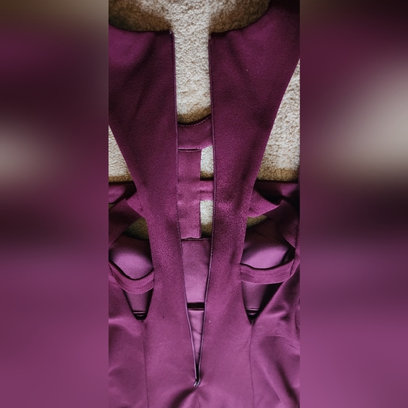 Beautiful Burgundy Front Slit Dress. SIZE: 5 COLOR: Burgundy - Picture 7 of 9